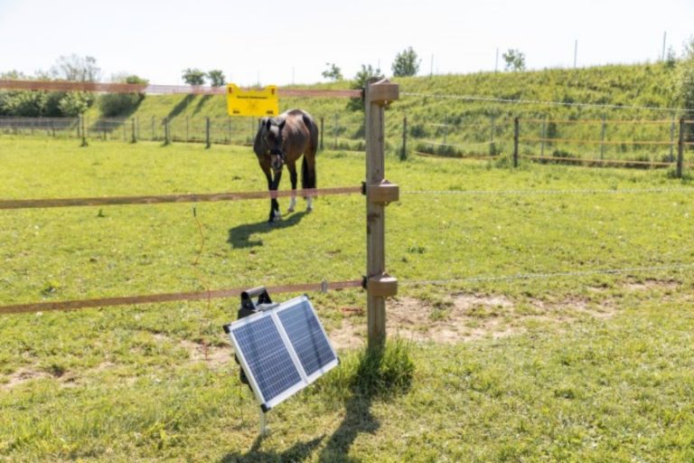 gard electric cu panou solar pentru cai